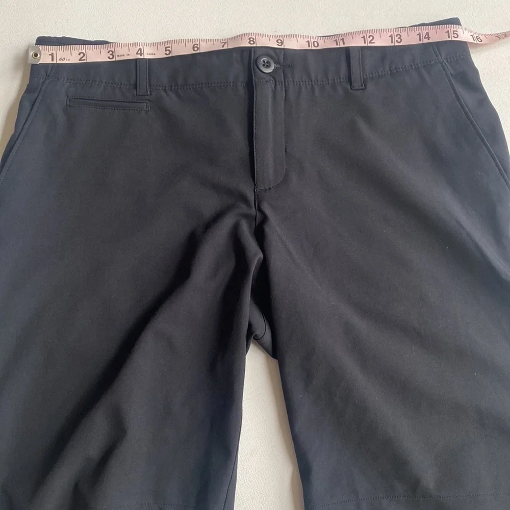 (A6) Under Armor Black Button Fly‎ split hem Fitted shorts, Size S